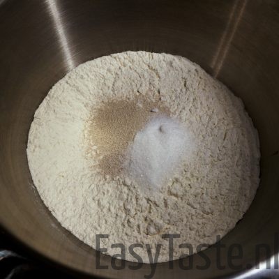 Broodje bapao - voeg de droge ingredienten samen